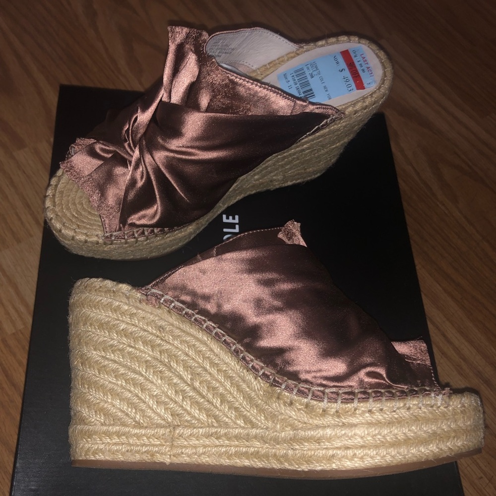 ((Brand New)) Kenneth Cole - Wedges
